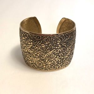 Vintage . Sarah Coventry Gold Floral Cuff Bracelet